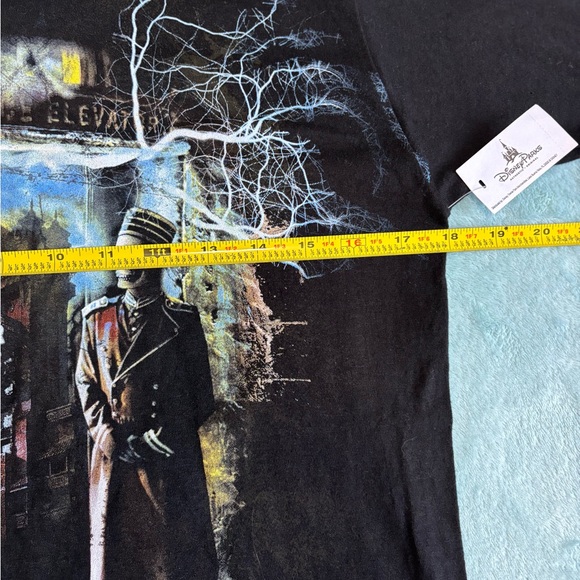 Hollywood Tower Hotel Graphic Tee Shirt Disney Parks Skeleton SKULL NWT Terror - Picture 2 of 4